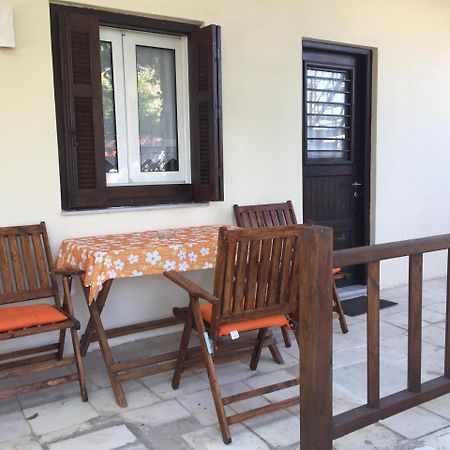 Sotiroulis Apartments Nea Mesagkala Ngoại thất bức ảnh